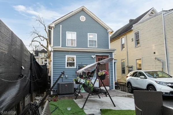 $550,000 | 425 East Avenue, Perth Amboy, NJ 08861