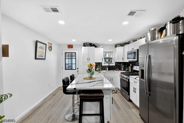 $550,000 | 425 East Avenue, Perth Amboy, NJ 08861