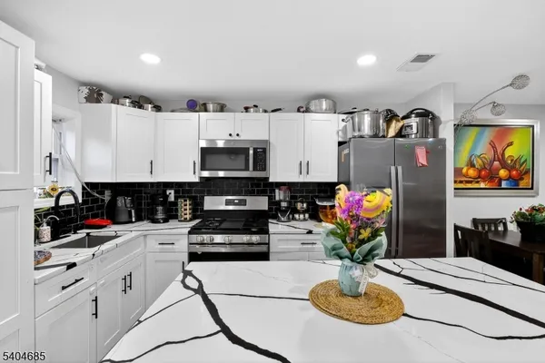 $550,000 | 425 East Avenue, Perth Amboy, NJ 08861
