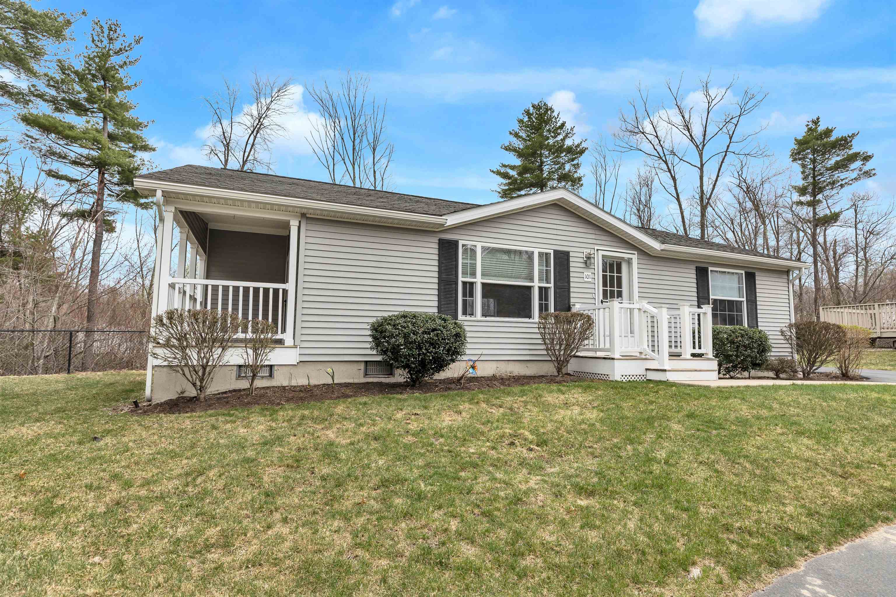 101 Sunset Way Manchester, NH 03104 - Photo 1 of 29 Gallery Image 1