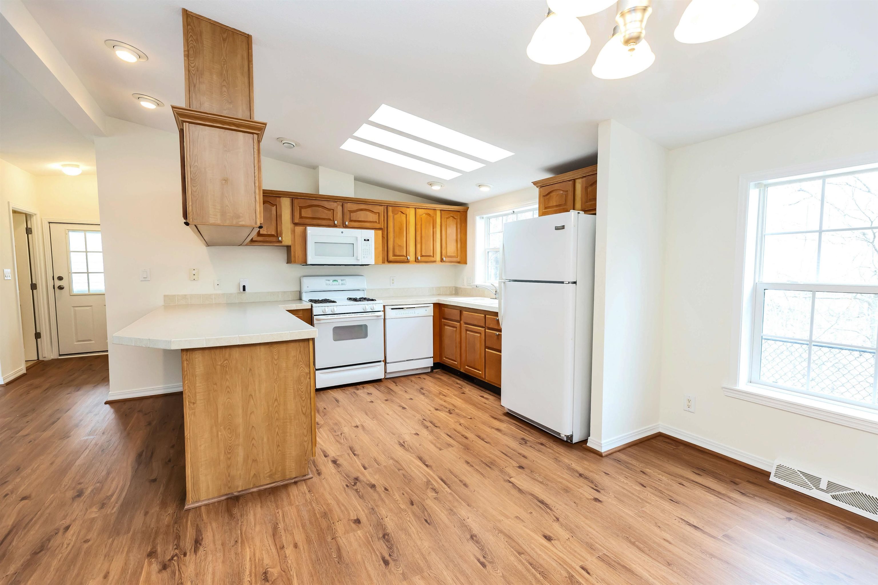 101 Sunset Way Manchester, NH 03104 - Photo 11 of 29 Gallery Image 11