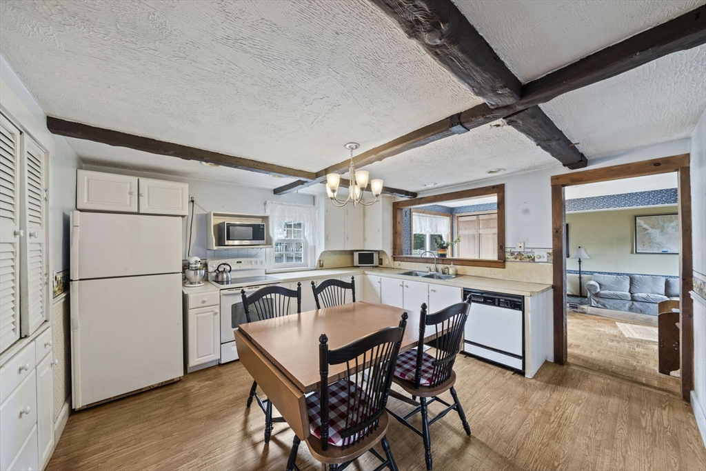 38 Idlewell Street Weymouth, MA 02188 - Photo 7 of 37