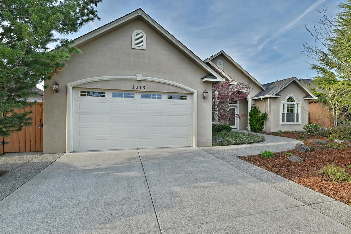 1013 Pumpkin Ridge Eagle Point, OR 97524 - Photo 3 of 36 DSC_0514