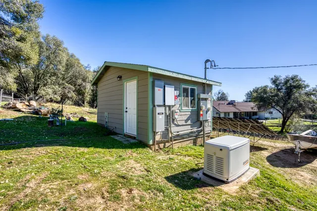 $359,500 | 33463 Road 233, North Fork, CA 93643