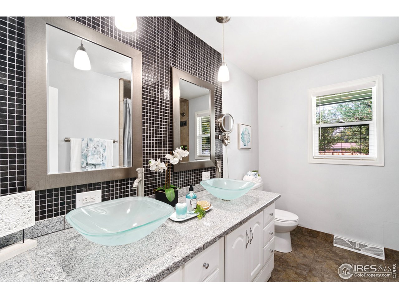 2906 West Prospect Road Fort Collins, CO 80526 - Photo 15 of 35 Beautiful Full Bath!