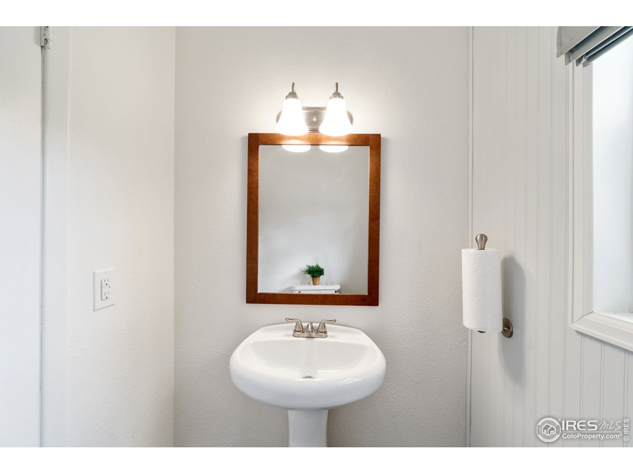2906 West Prospect Road Fort Collins, CO 80526 - Photo 20 of 35 Powder Room on Main Level.