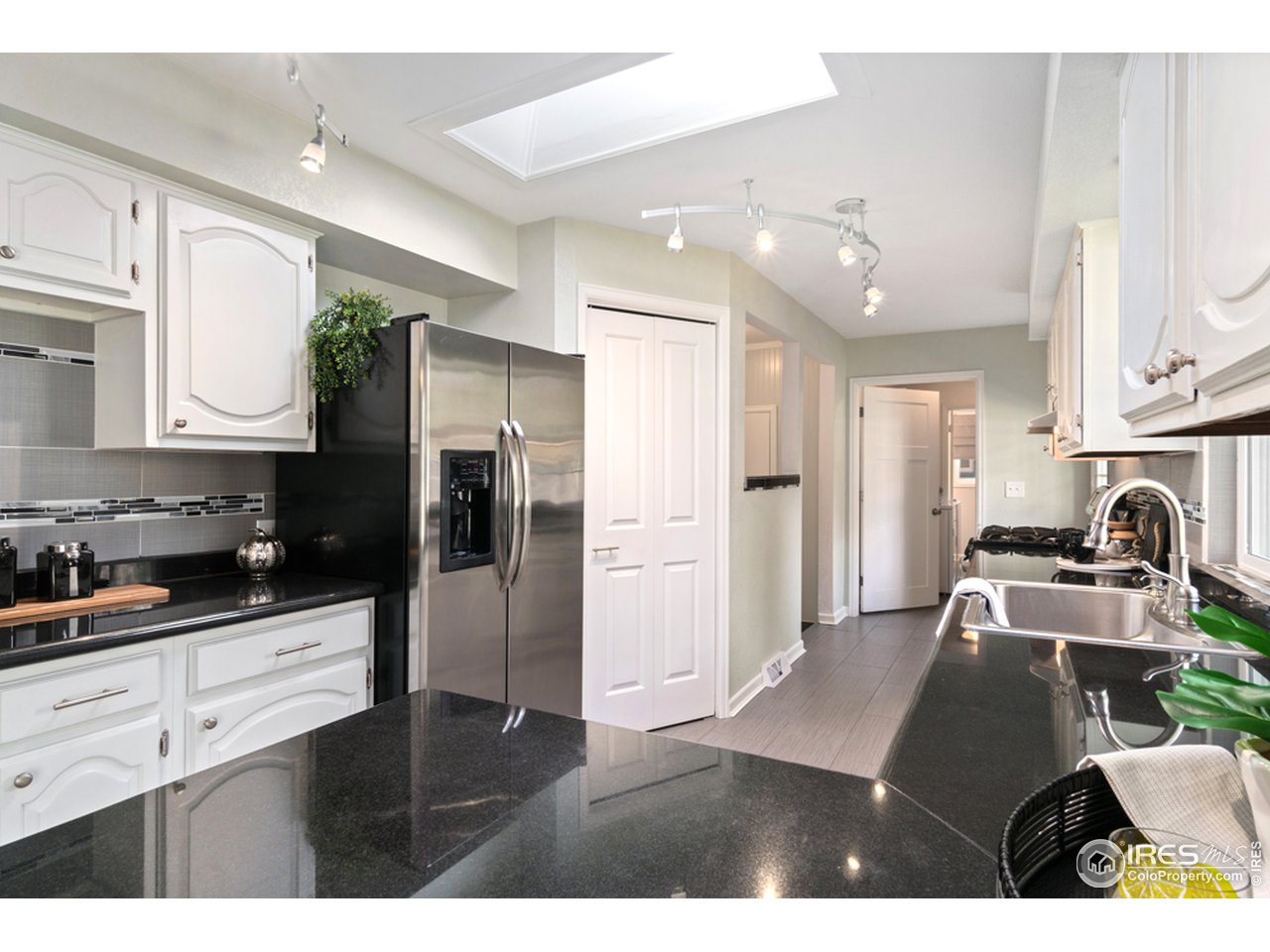 2906 West Prospect Road Fort Collins, CO 80526 - Photo 9 of 35 Spacious, bright kitchen!