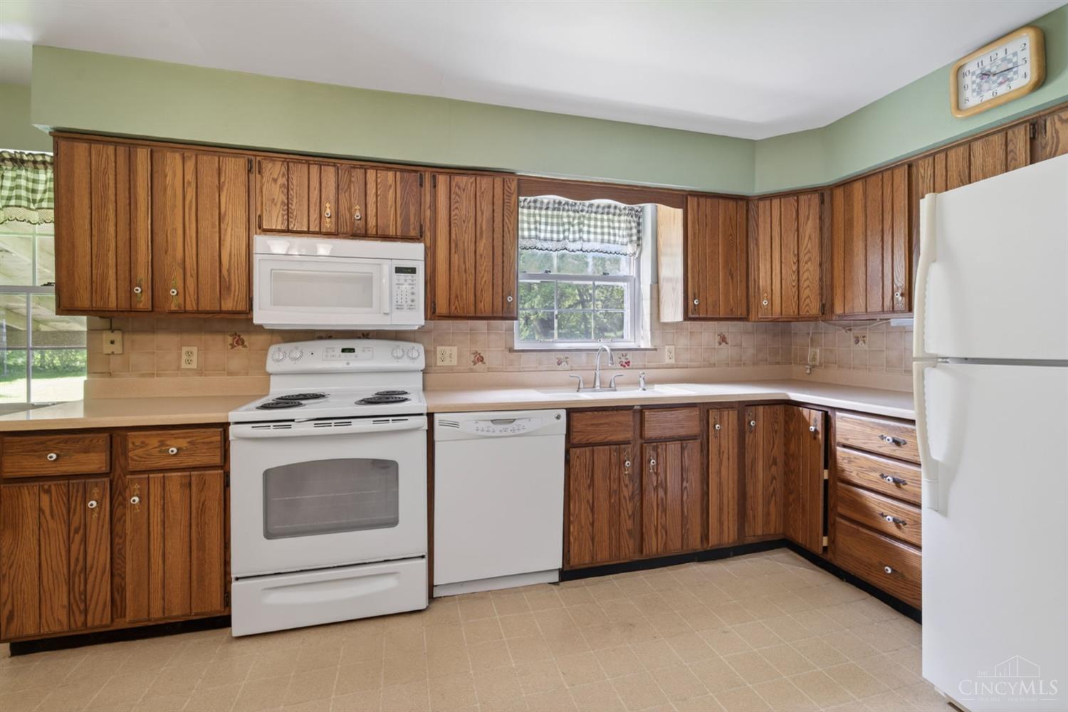 1065 Mc Kelvey Road Cincinnati, OH 45231 - Photo 9 of 38 Kitchen