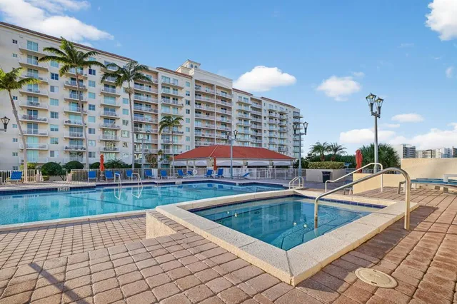 an aerial view of residential building and lake