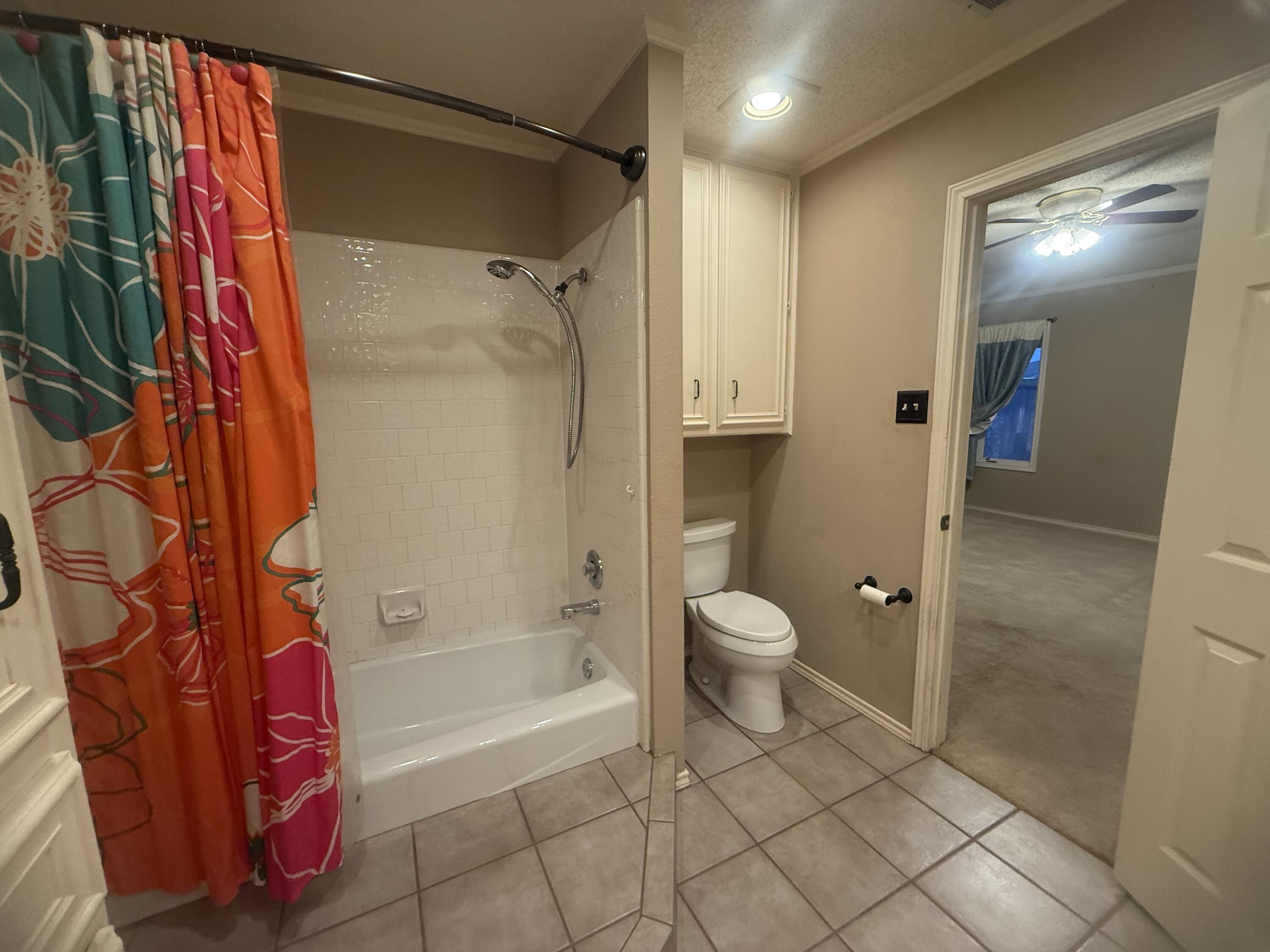 5527 94th Street Lubbock, TX 79424 - Photo 25 of 56 94th primary bath view 4