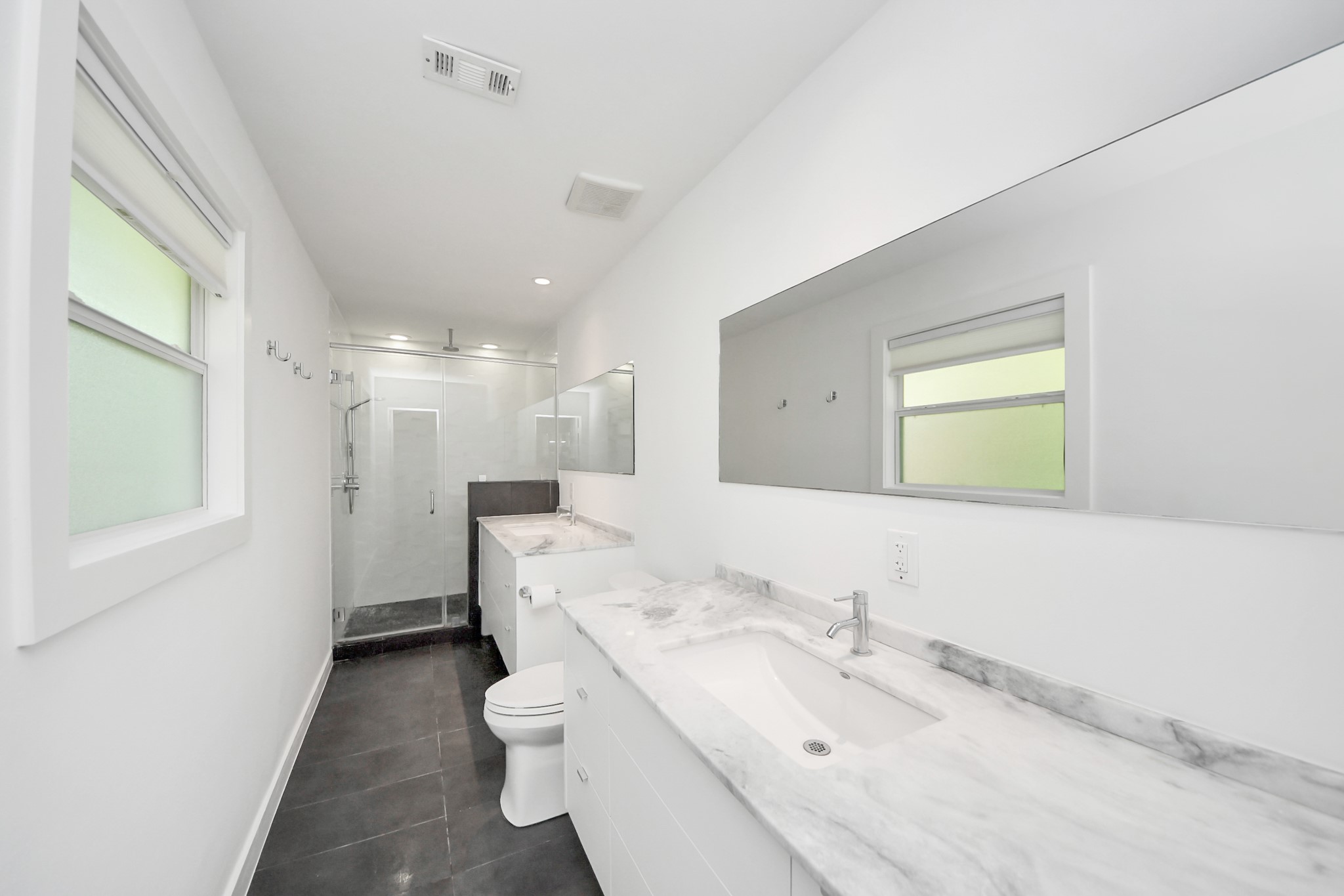 7610 Highmeadow Drive Houston, TX 77063 - Photo 33 of 50 a bathroom with a bathtub sink mirror and toilet