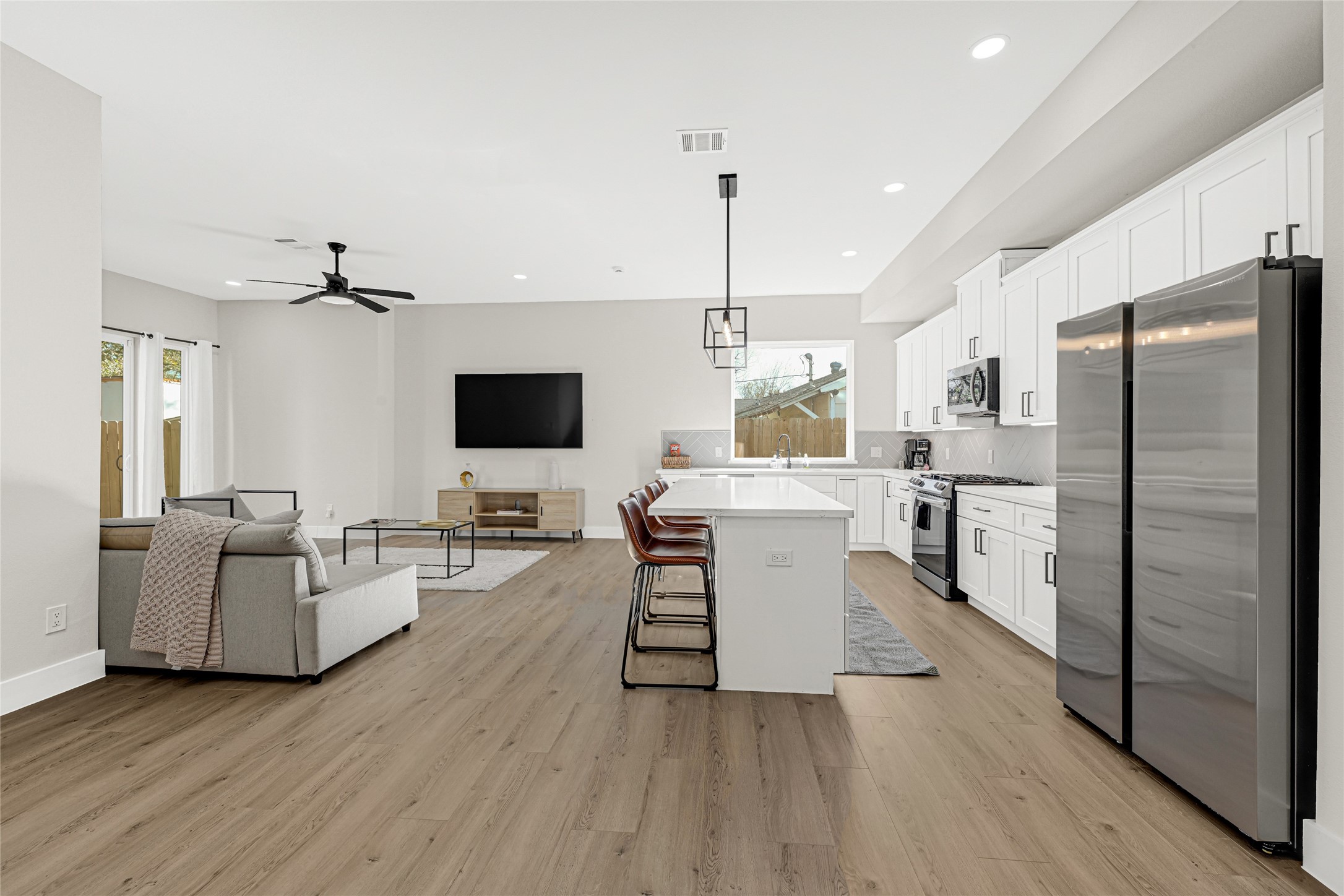 6835 Weston Street, Unit A Houston, TX 77021 - Photo 4 of 15 Living Area and Kitchen