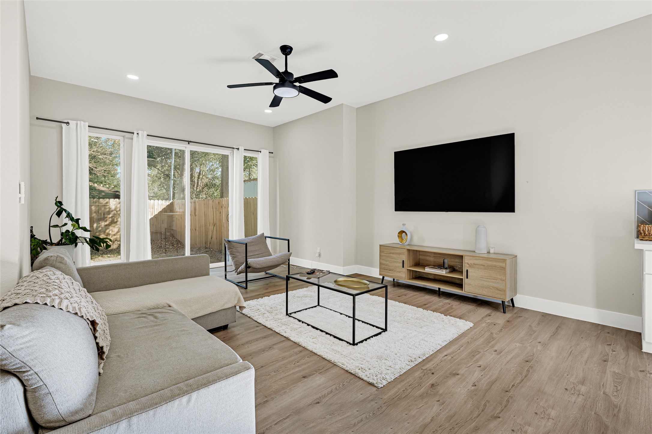 6835 Weston Street, Unit A Houston, TX 77021 - Photo 6 of 15 Living Area to Backyard