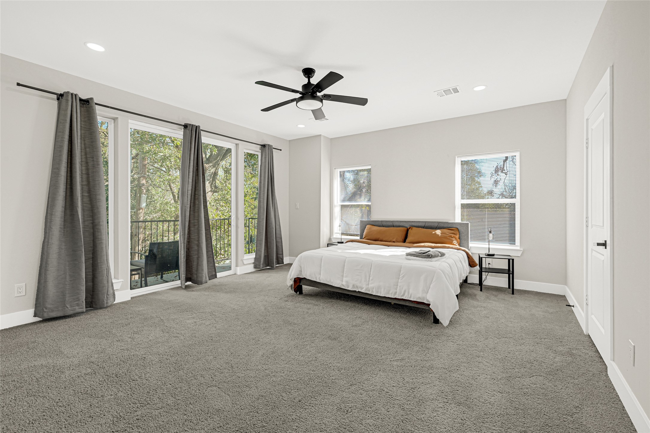 6835 Weston Street, Unit A Houston, TX 77021 - Photo 10 of 15 Master Bedroom and Balcony