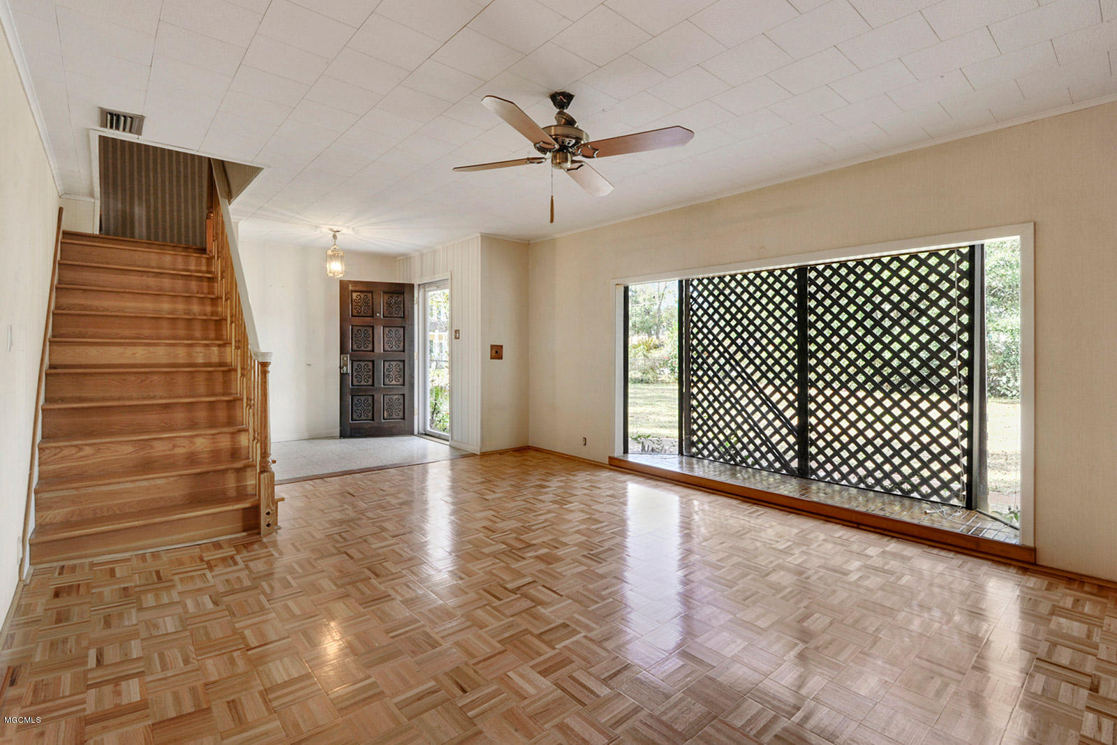 928 Lindh Road Gulfport, MS 39507 - Photo 2 of 15 Living Room