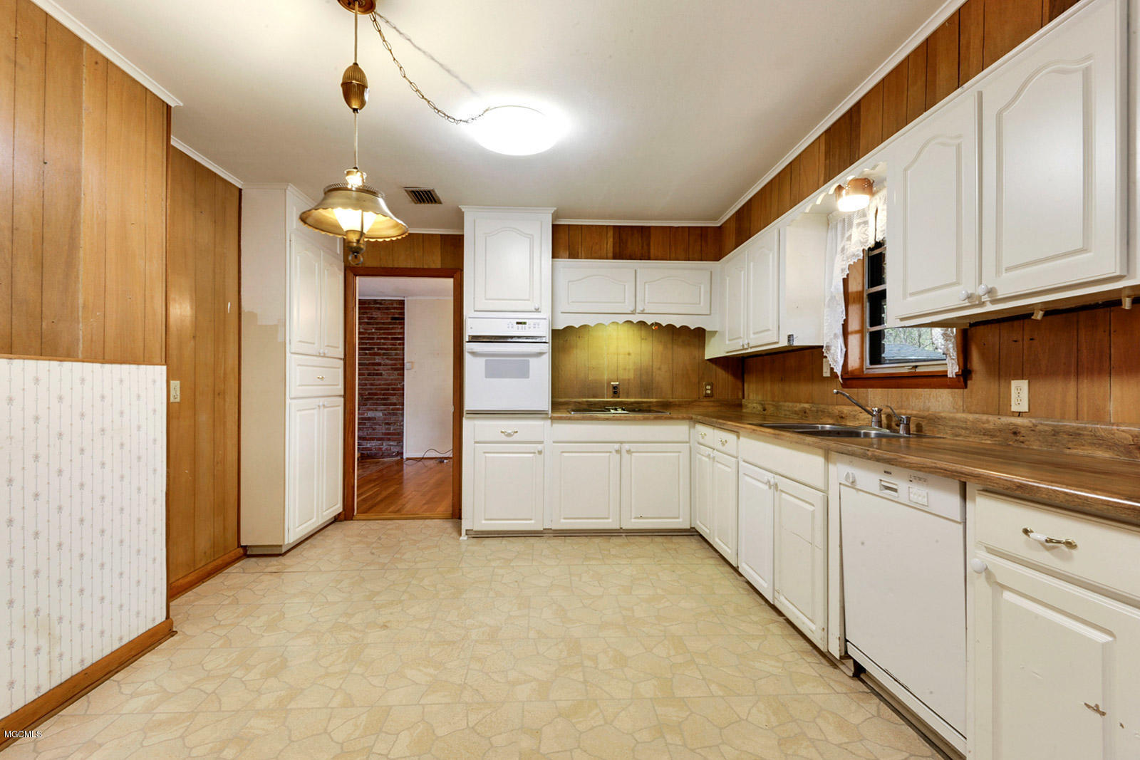 928 Lindh Road Gulfport, MS 39507 - Photo 4 of 15 Kitchen