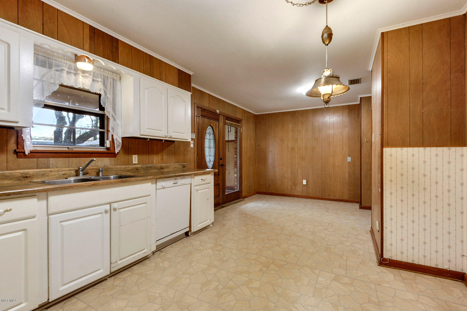 928 Lindh Road Gulfport, MS 39507 - Photo 5 of 15 Kitchen 2