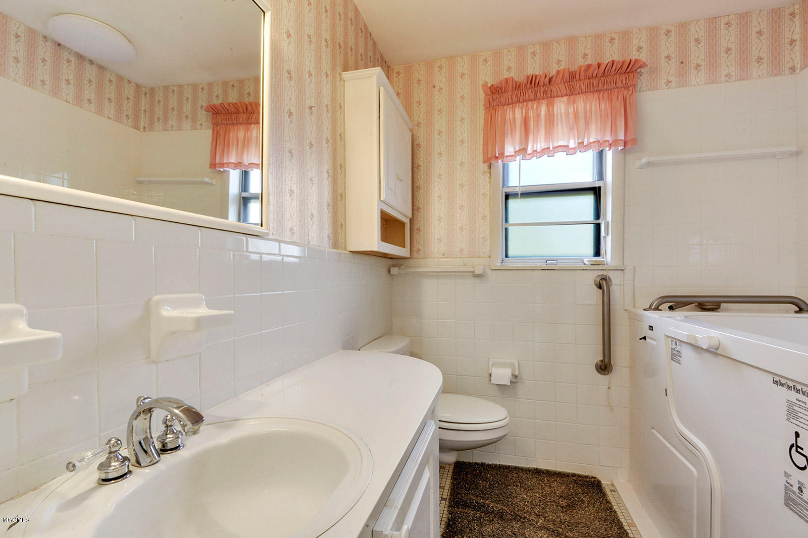 928 Lindh Road Gulfport, MS 39507 - Photo 8 of 15 Bathroom 1