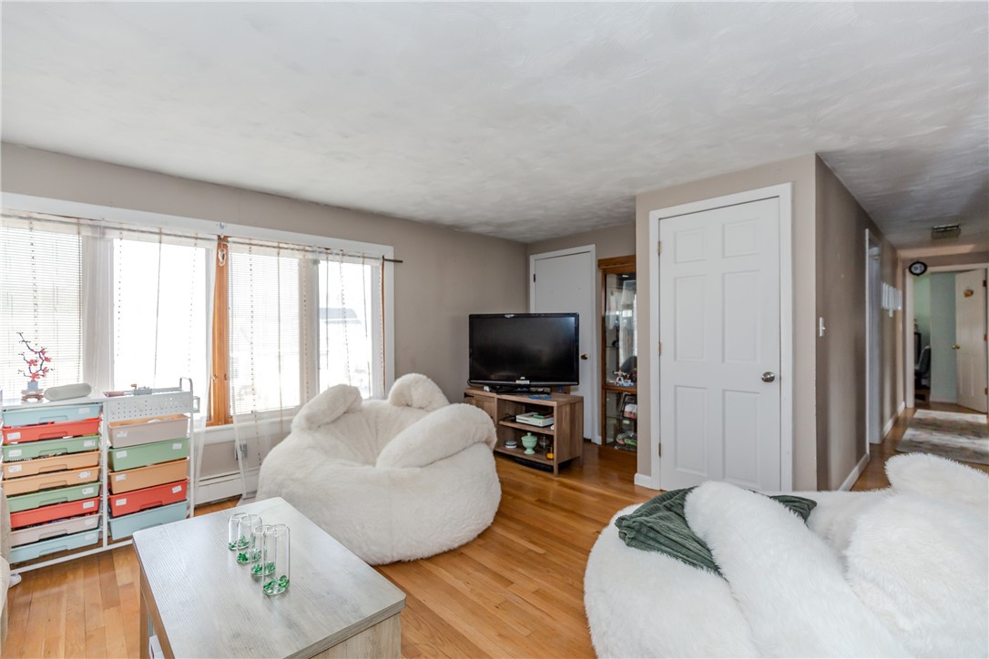 60 Ruskin Avenue Woonsocket, RI 02895 - Photo 14 of 31 2nd Floor Living Room