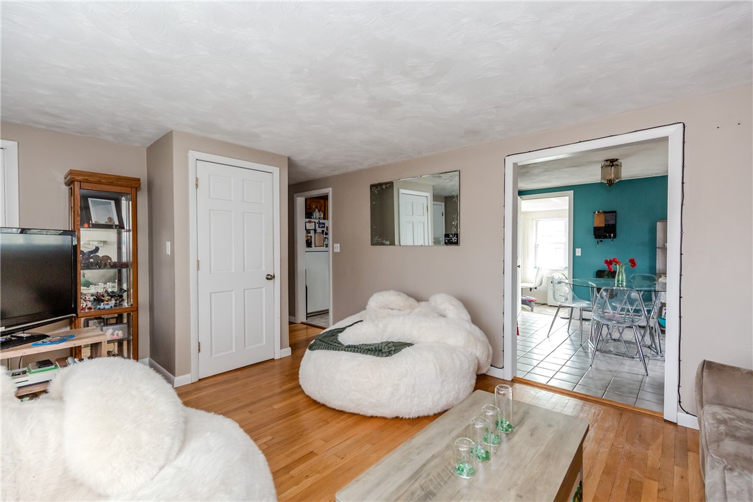 60 Ruskin Avenue Woonsocket, RI 02895 - Photo 16 of 31 2nd Floor Living Room