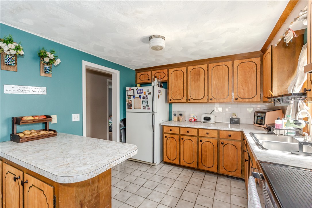 60 Ruskin Avenue Woonsocket, RI 02895 - Photo 17 of 31 2nd Floor Kitchen