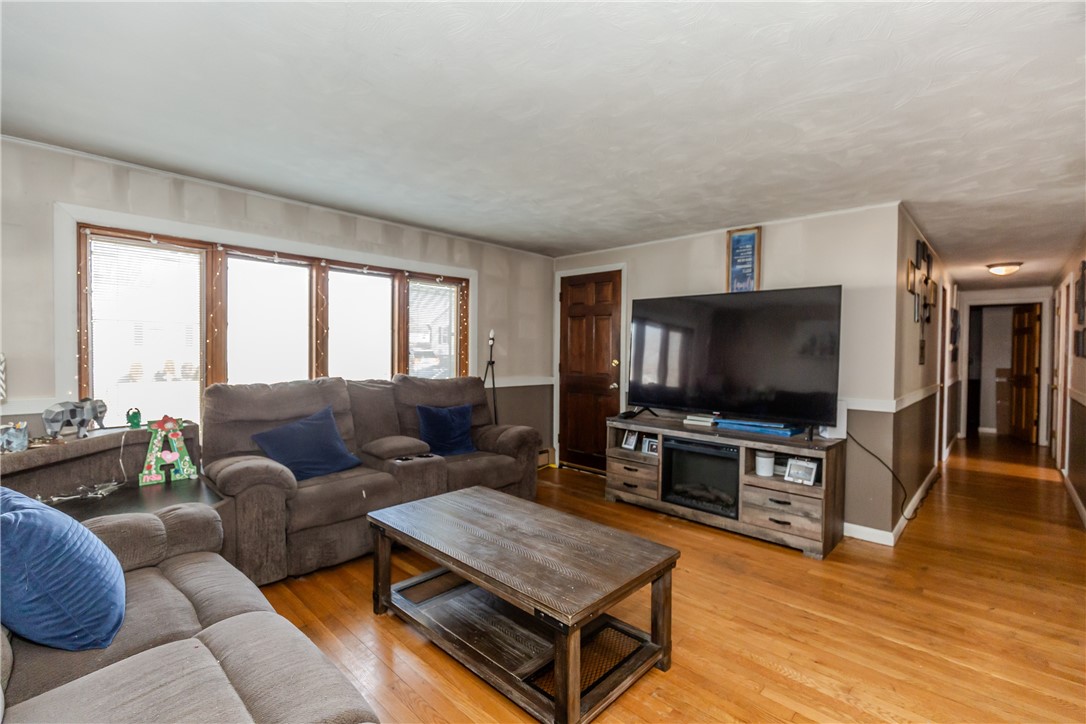 60 Ruskin Avenue Woonsocket, RI 02895 - Photo 3 of 31 1st Floor Living Room