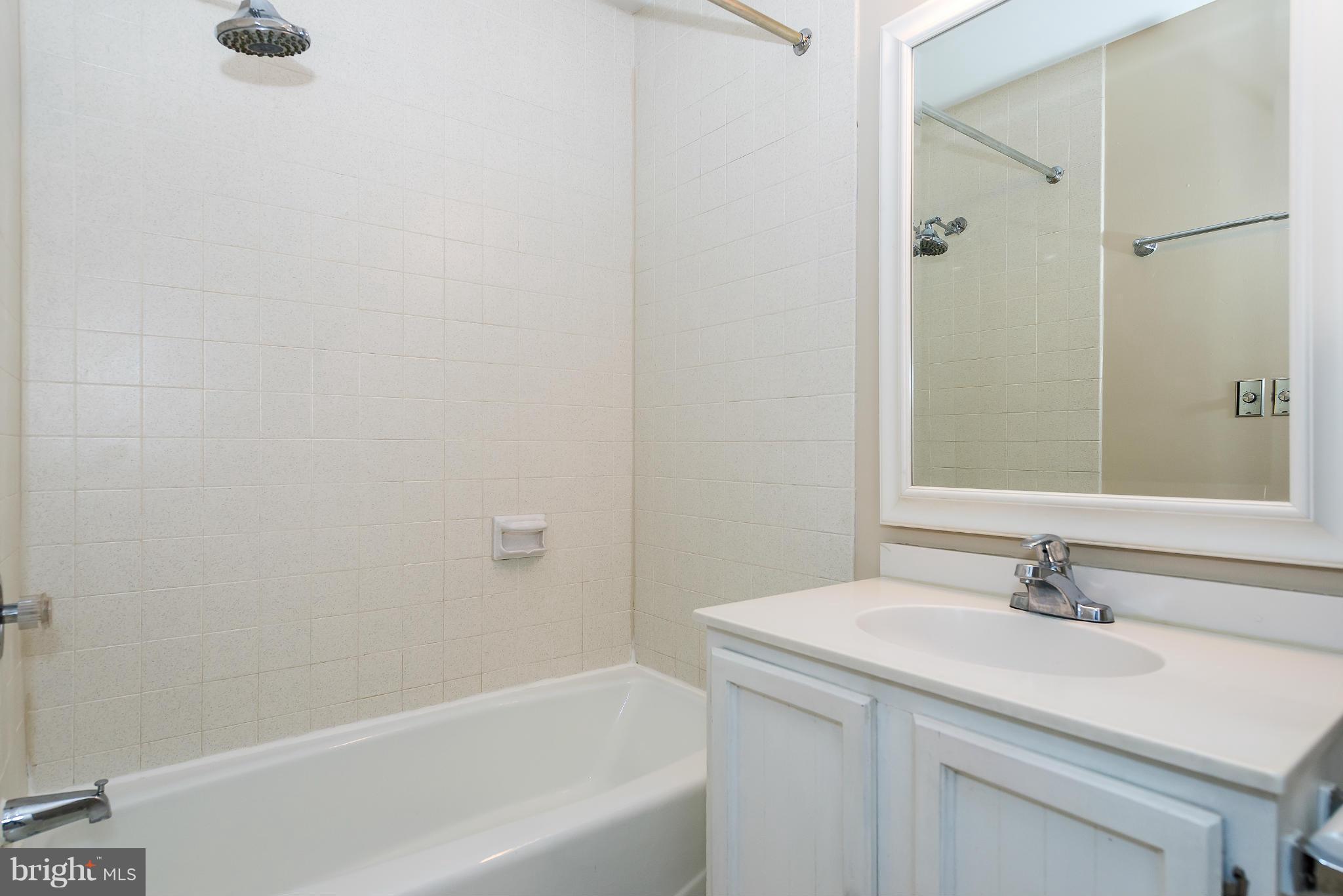 1830 17th Street Northwest, Unit 606 Washington, DC 20009 - Photo 12 of 26 Full bath