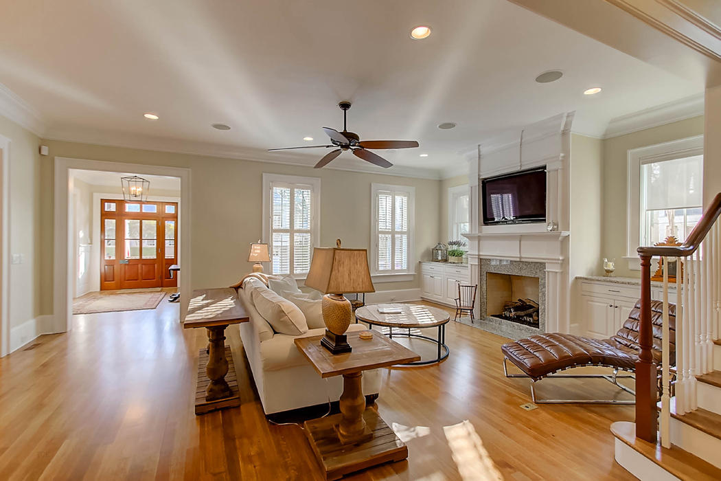 19 Fairhope Road Mount Pleasant, SC 29464 - Photo 7 of 37 Living Room