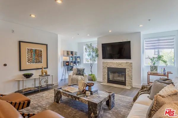 $1,895,000 | 120 South Crescent Drive, Unit 304, Beverly Hills, CA 90212