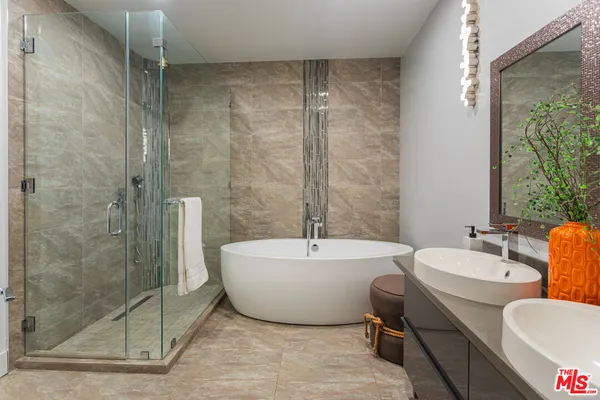 $1,895,000 | 120 South Crescent Drive, Unit 304, Beverly Hills, CA 90212