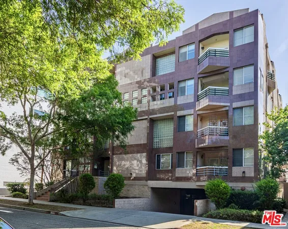 $1,895,000 | 120 South Crescent Drive, Unit 304, Beverly Hills, CA 90212