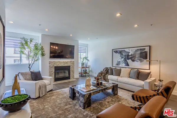 $1,895,000 | 120 South Crescent Drive, Unit 304, Beverly Hills, CA 90212