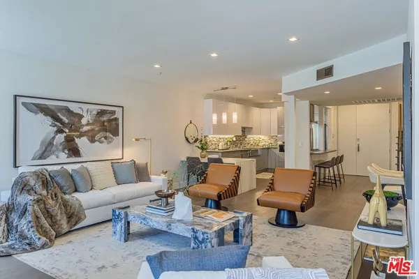 $1,895,000 | 120 South Crescent Drive, Unit 304, Beverly Hills, CA 90212