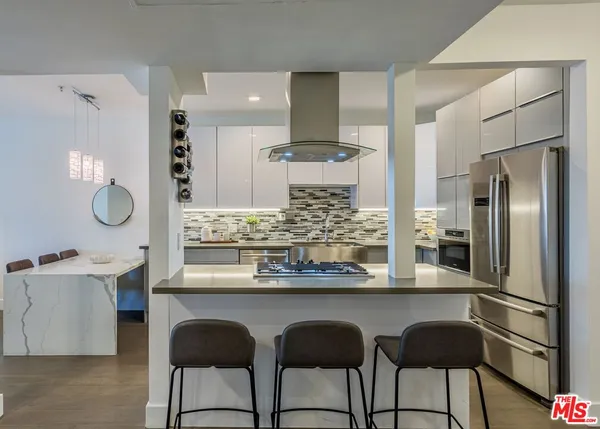 $1,895,000 | 120 South Crescent Drive, Unit 304, Beverly Hills, CA 90212