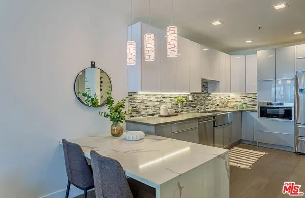 $1,895,000 | 120 South Crescent Drive, Unit 304, Beverly Hills, CA 90212