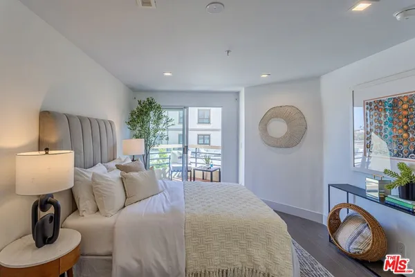 $1,895,000 | 120 South Crescent Drive, Unit 304, Beverly Hills, CA 90212