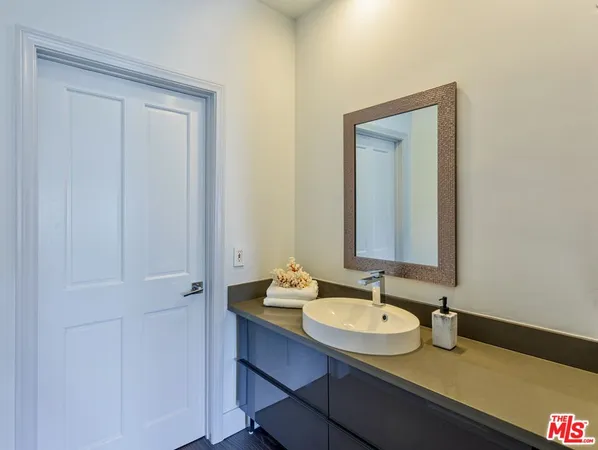 $1,895,000 | 120 South Crescent Drive, Unit 304, Beverly Hills, CA 90212