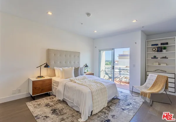 $1,895,000 | 120 South Crescent Drive, Unit 304, Beverly Hills, CA 90212