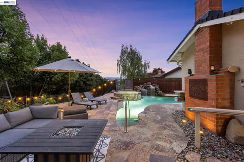 $1,579,000 | 5736 Medallion Court, Castro Valley, CA 94552