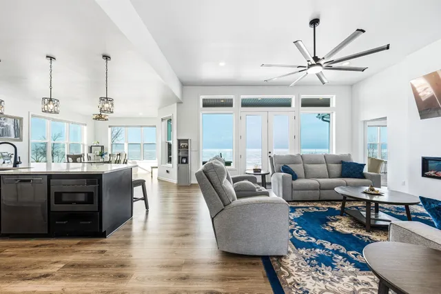 $925,000 | 1150 Bayshore Road, Brussels, WI 54204