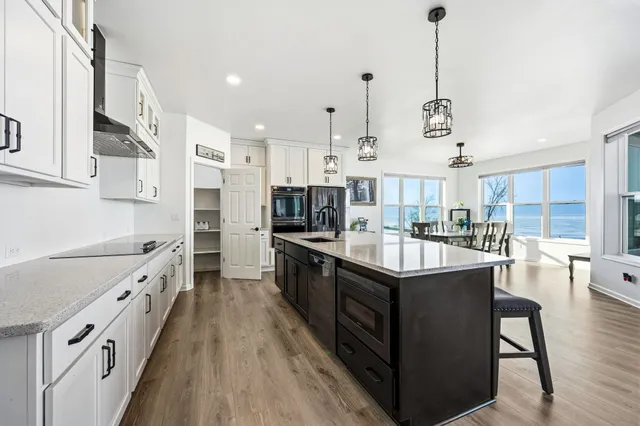 $925,000 | 1150 Bayshore Road, Brussels, WI 54204