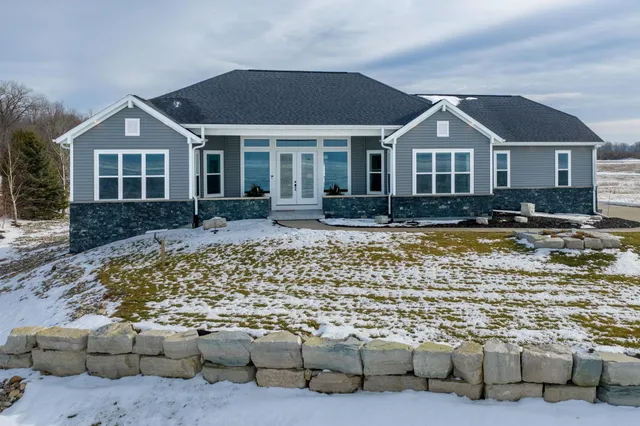 $925,000 | 1150 Bayshore Road, Brussels, WI 54204