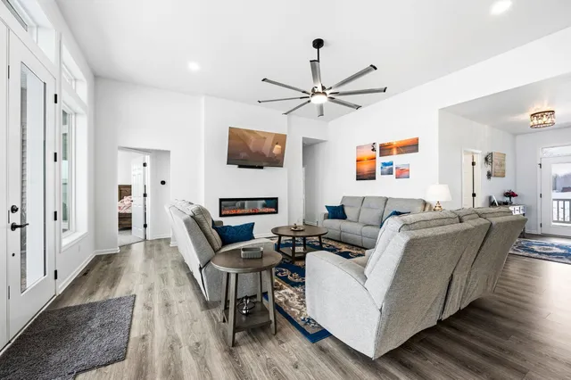 $925,000 | 1150 Bayshore Road, Brussels, WI 54204