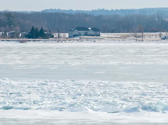 $925,000 | 1150 Bayshore Road, Brussels, WI 54204