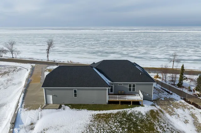 $925,000 | 1150 Bayshore Road, Brussels, WI 54204