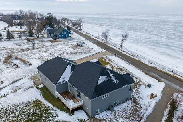 $925,000 | 1150 Bayshore Road, Brussels, WI 54204