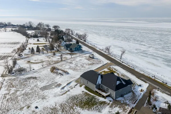 $899,500 | 1150 Bayshore Road, Brussels, WI 54204