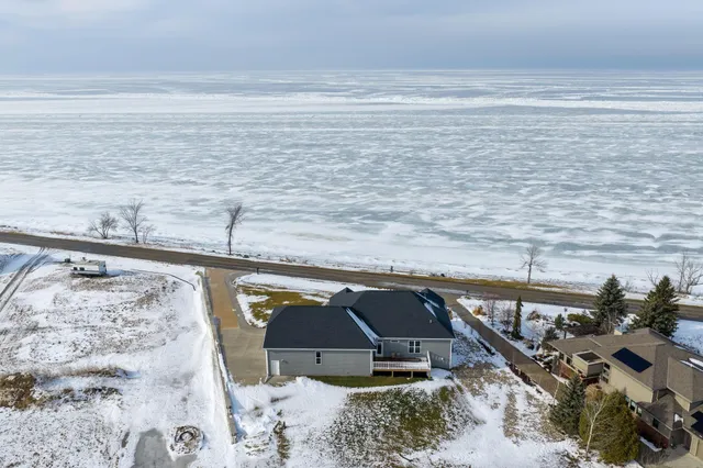 $925,000 | 1150 Bayshore Road, Brussels, WI 54204