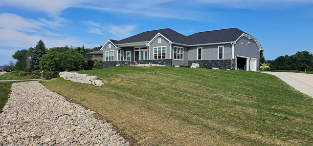 $925,000 | 1150 Bayshore Road, Brussels, WI 54204