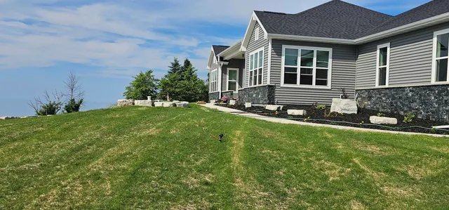 $925,000 | 1150 Bayshore Road, Brussels, WI 54204